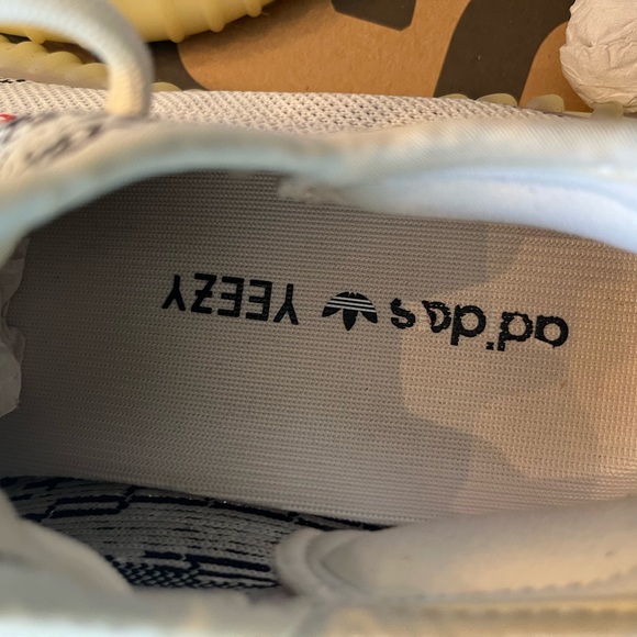 Like new Yeezy Boost 350 Addidas Men’s size 7, Women’s size 8.5 - Picture 3 of 7